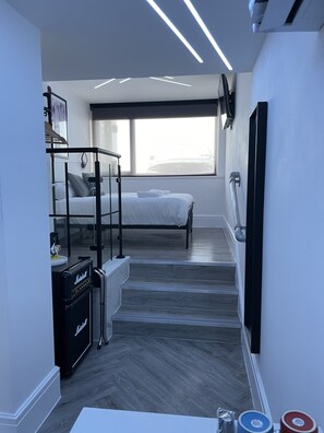 Design Double Room | Desk, laptop workspace, iron/ironing board, free WiFi - Seafront419 (Blackpool)