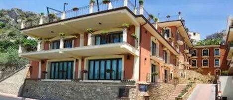 Facciata della struttura