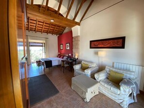 Caja de seguridad en la habitación y decoración personalizada 