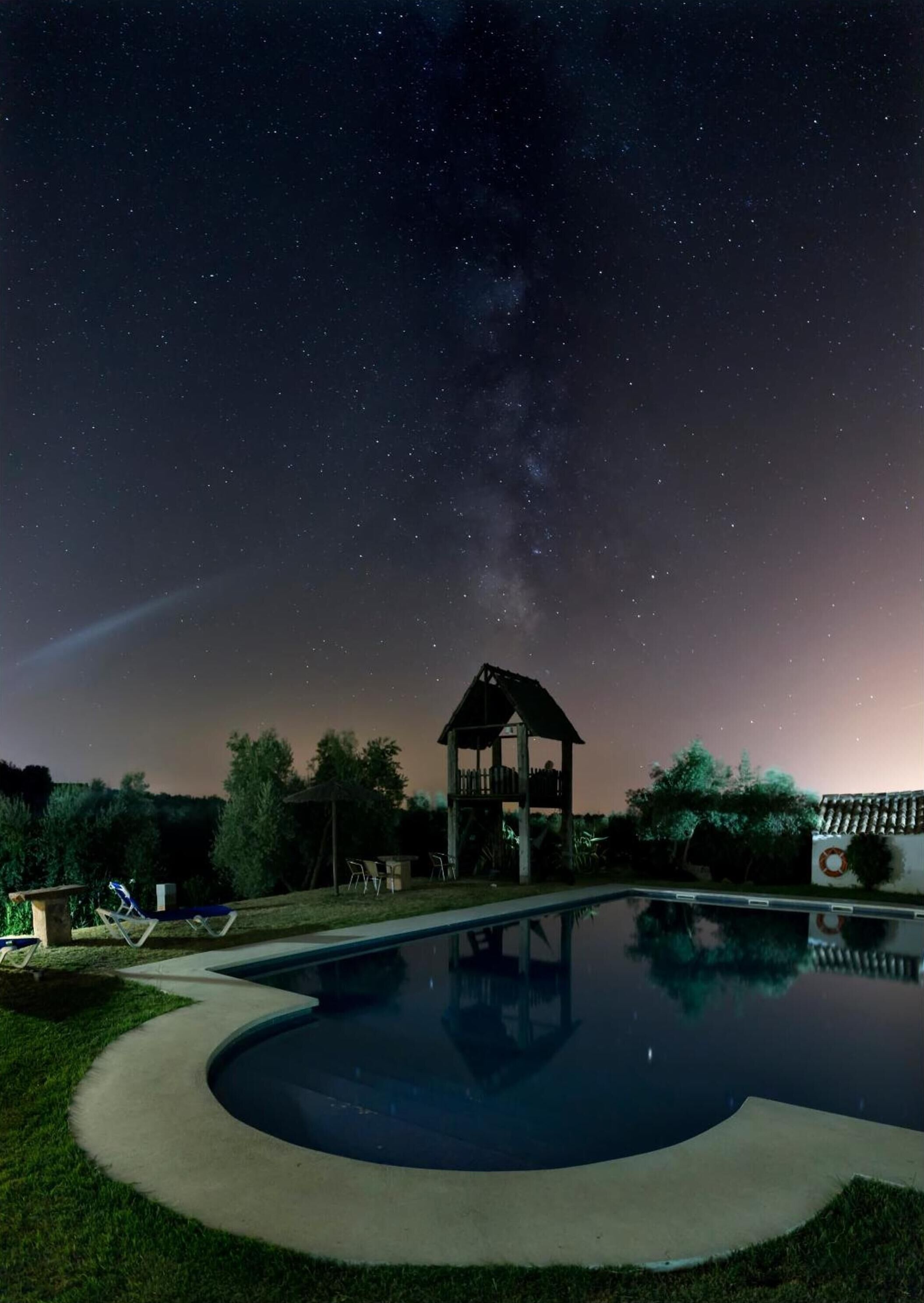 Outdoor pool, free cabanas, pool umbrellas