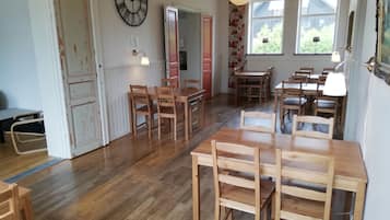 Free daily continental breakfast