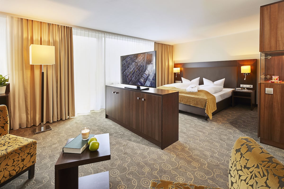 2 bedrooms, in-room safe, desk, laptop workspace