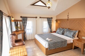 コンフォート スイート | 高級寝具、ノートパソコン用作業スペース、遮光カーテン、防音設備