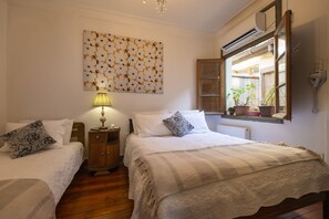 Caja de seguridad en la habitación y decoración personalizada 