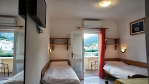 Studio, balcon, vue mer