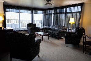 Suite 1 Lit king executive | Ropa de cama de alta calidad y tabla de planchar con plancha 