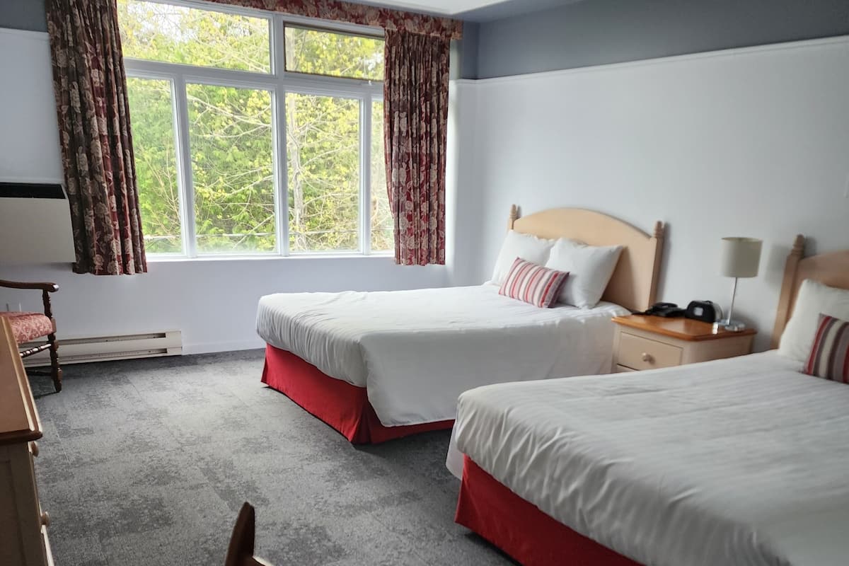 Premium bedding, iron/ironing board, free WiFi, bed sheets