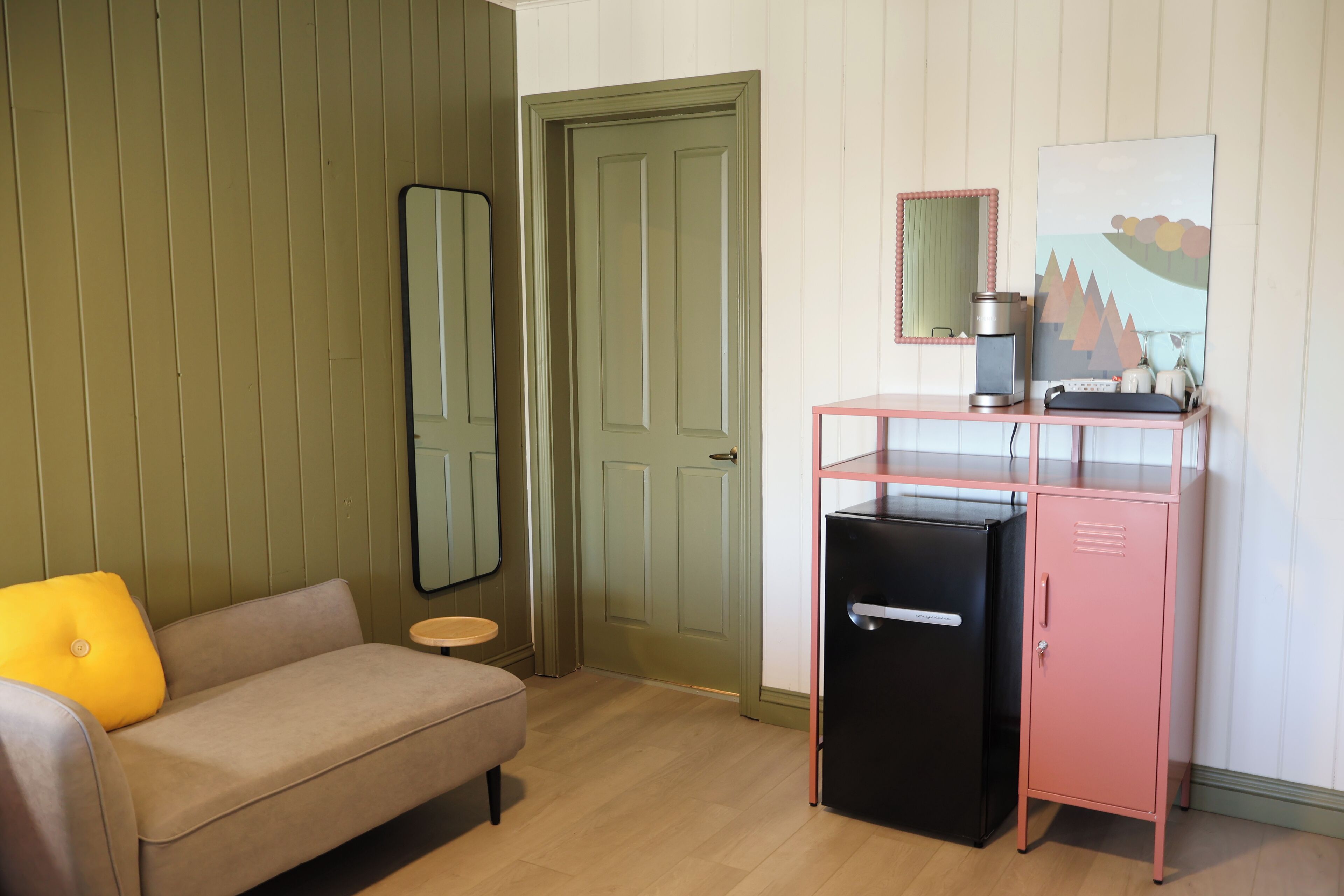 comfort double room, 1 queen bed | premium bedding, iron/ironing board, free wifi, bed sheets