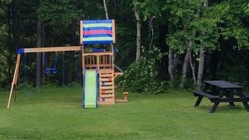 Zona de juegos infantil al aire libre