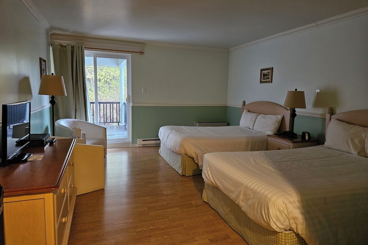 2 lits double balcon | premium bedding, iron/ironing board, free wifi, bed sheets