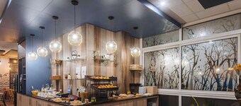 昂瑟尼中心宜必思尚品酒店