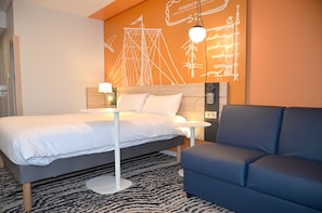 1 quarto, escrivaninha, cortinas blackout, quartos à prova de som