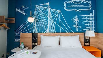 Standaard kamer, 1 tweepersoonsbed | Een bureau, verduisterende gordijnen, geluiddichte muren