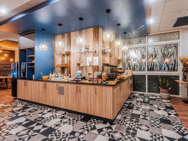 Daily buffet breakfast (EUR 13.90 per person)