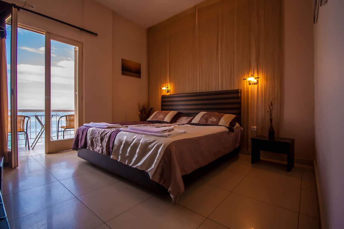 Double Room, Sea View | Minibar, in-room safe, soundproofing, free cribs/infant beds