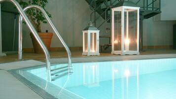 Hồ bơi trong nhà