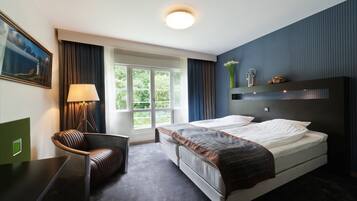 Phòng đôi Deluxe | Minibar, bàn, màn/rèm cản sáng, bàn ủi/dụng cụ ủi quần áo