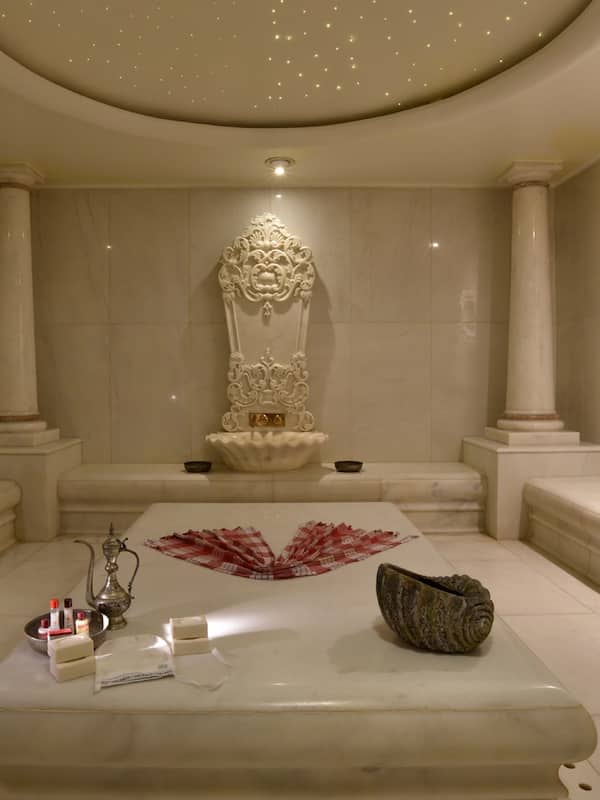 Sauna, Turkish bath/hammam, aromatherapy, body scrubs, 3 treatment rooms