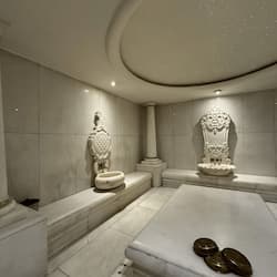 Sauna, Turkish bath/hammam, aromatherapy, body scrubs, 3 treatment rooms