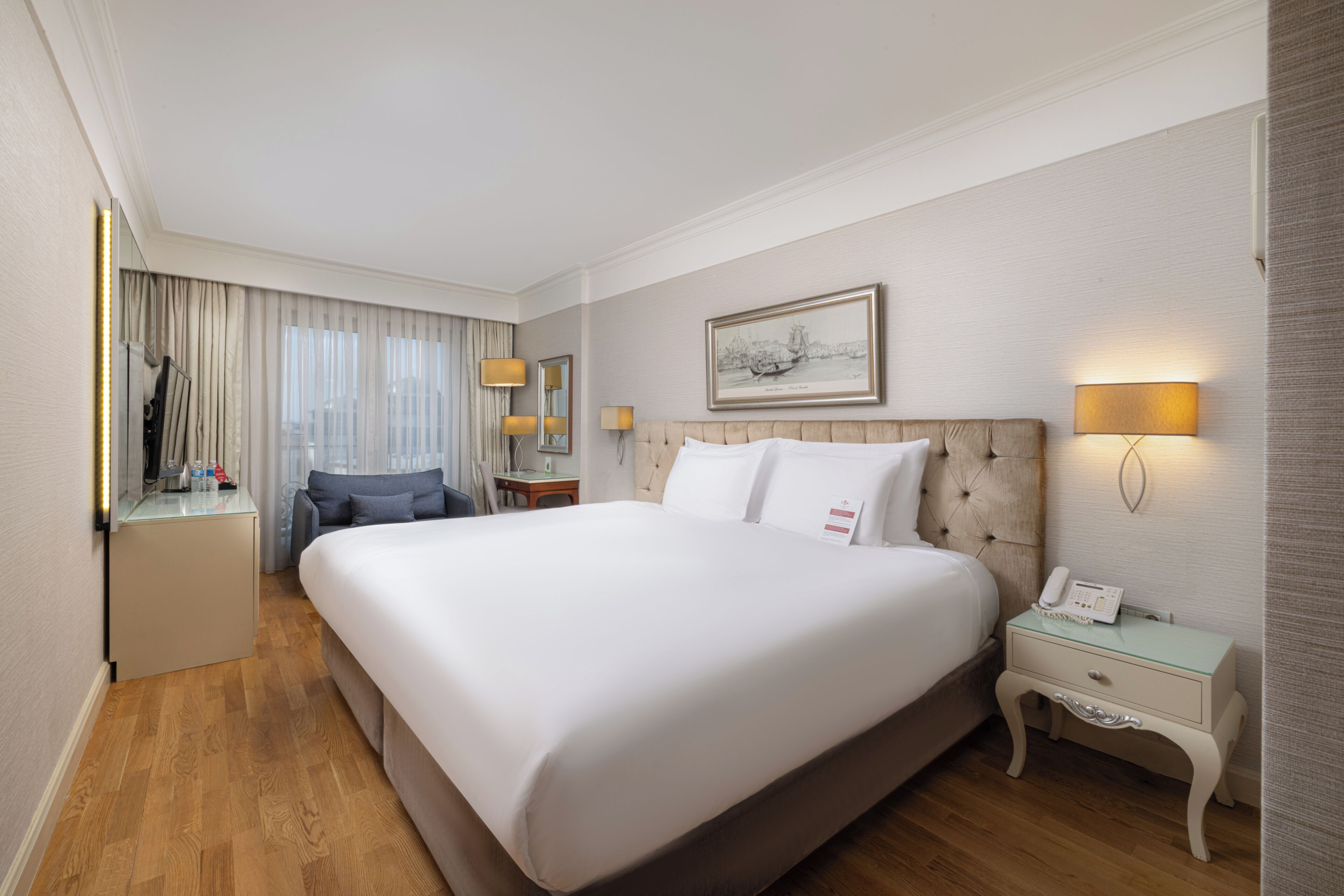 Chambre Deluxe Double ou avec lits jumeaux, vue ville | Minibar, coffres-forts dans les chambres, chambres insonorisées