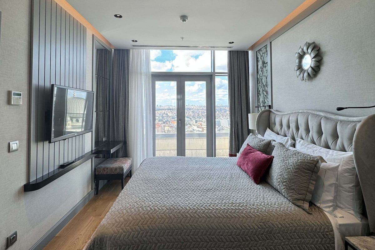 Minibar, pengeskab på værelset, lydisolering, strygejern/strygebræt