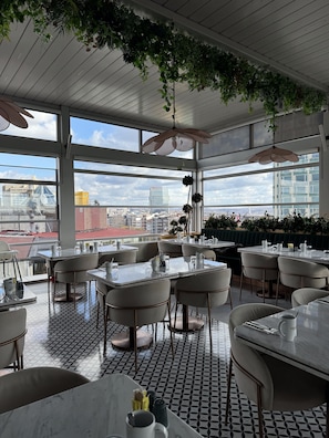 Breakfast, lunch, dinner served; international cuisine, ocean views