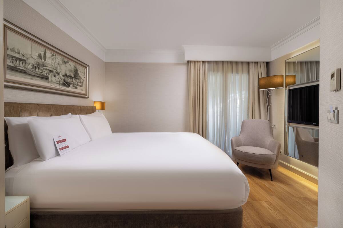 Kamar Double atau Twin Ekonomi | Minibar, brankas, kedap suara, dan setrika/meja setrika