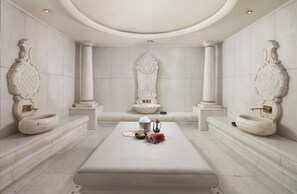 Sauna, Turkish bath, aromatherapy, body scrubs, 3 treatment rooms - CVK Taksim Hotel Istanbul (Istanbul)