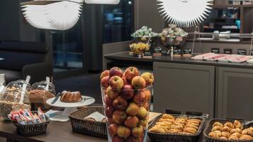 Tägliches Frühstücksbuffet gegen Gebühr