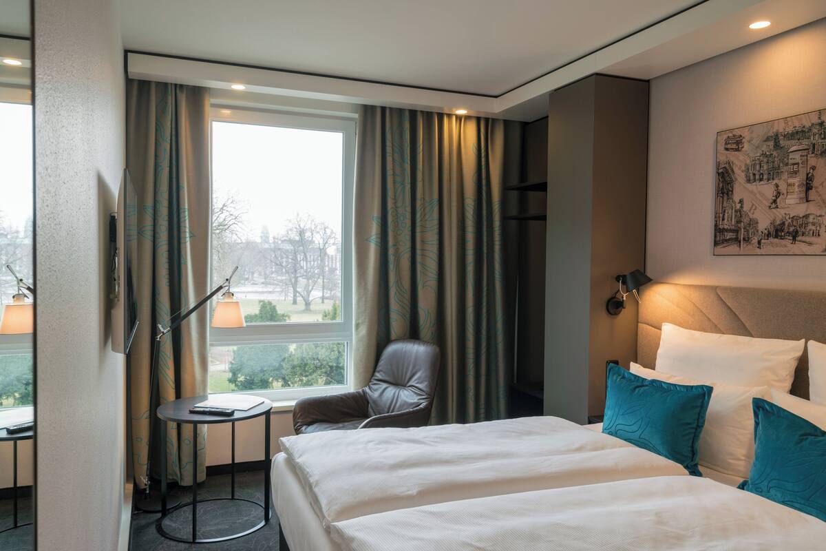 Room (The One) | Pemandangan dari bilik