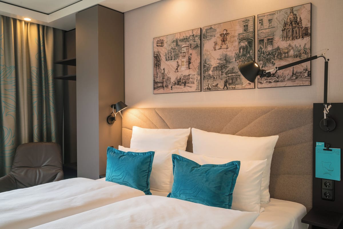 Standard Room, 1 Queen Bed