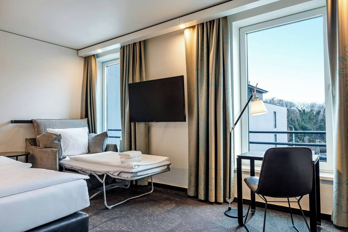 Deluxe Room (2 + 1) | Cadar kapas Mesir, peralatan tempat tidur premium, meja, kalis bunyi 