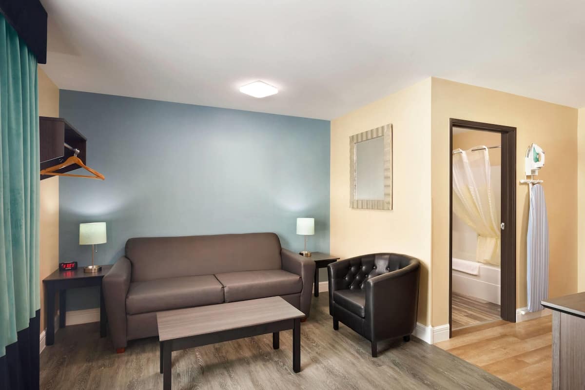 Suite, 2 Rooms, Non Smoking, 2 Bathrooms | Egyptian cotton sheets, premium bedding, down comforters, pillowtop beds