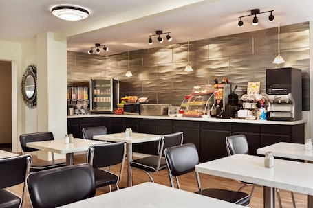 Desayuno continental gratuito y diario. Hawthorn Extended Stay by Wyndham Saint Robert