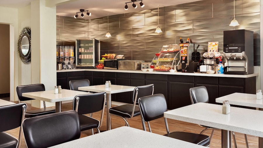 Hawthorn Extended Stay by Wyndham Saint Robert