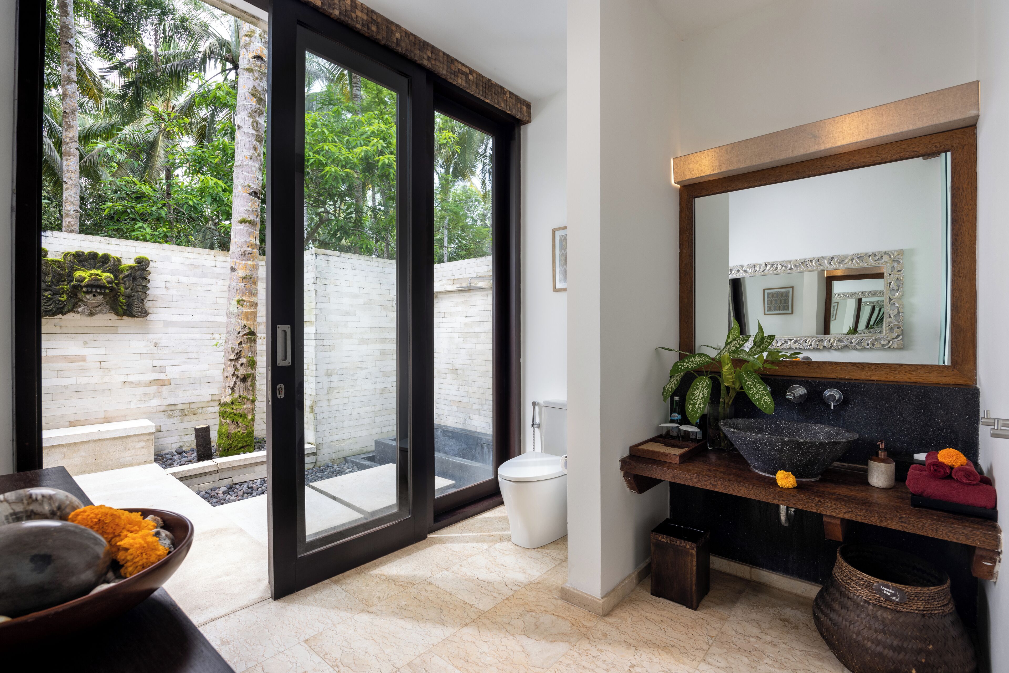 ห้องสวีท, 2 ห้องนอน (Kelapa Residence) | ห้องน้ำ | ฝักบัว, เรนชาวเวอร์, ของใช้ในห้องน้ำฟรี, ไดร์เป่าผม