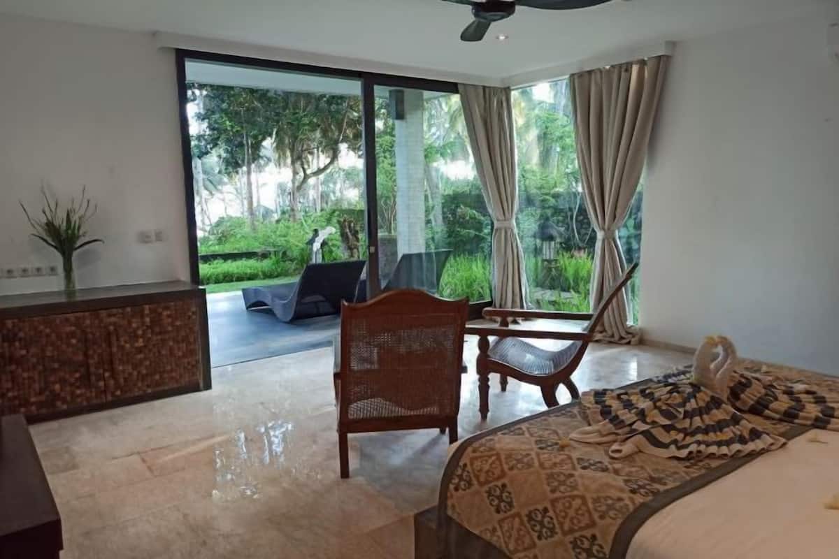 Ropa de cama de alta calidad, edredón y minibar