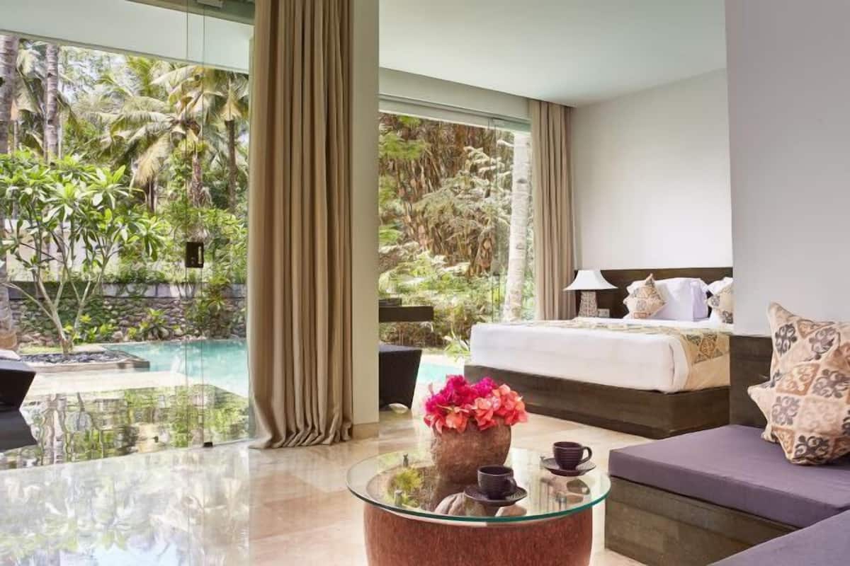 Luxe beddengoed, donzen dekbedden, een minibar, een kluis op de kamer