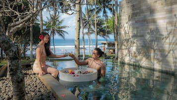Villa, privézwembad (Beach) | Luxe beddengoed, donzen dekbedden, een minibar, een kluis op de kamer
