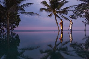 2 outdoor pools, an infinity pool, pool umbrellas