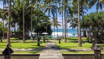 2 outdoor pools, an infinity pool, pool umbrellas