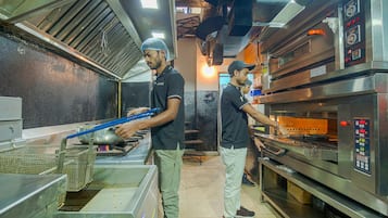 Deluxe Room | Private kitchen