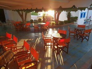 Breakfast and lunch served - Amazones Villas Apartments (Hersonissos)