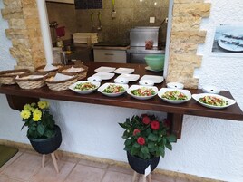 Breakfast and lunch served