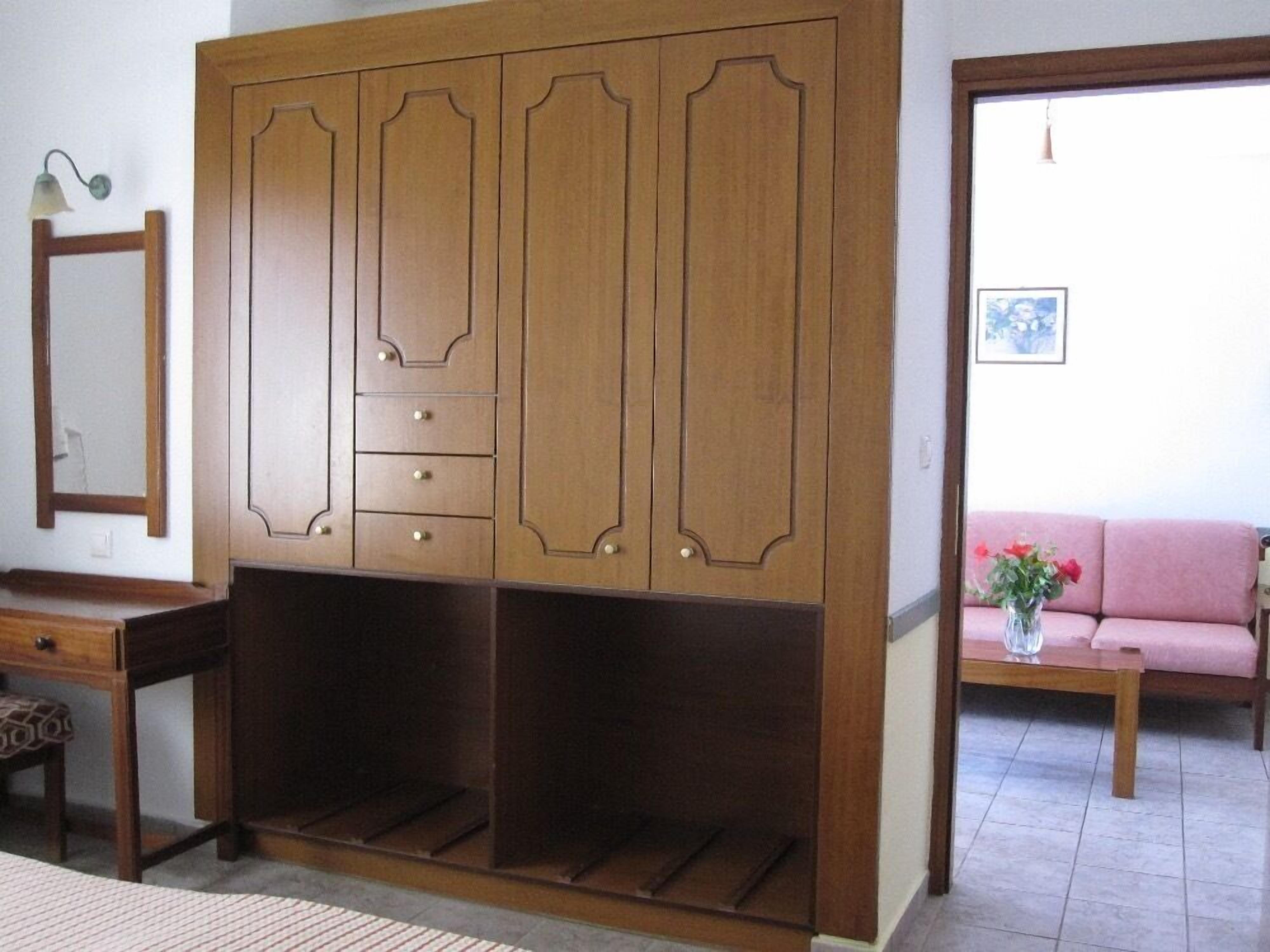 Coffres-forts dans les chambres, bureau, rideaux occultants