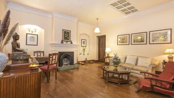 Bain Ă remous, soins corporels, gommages corporels, soins du visage