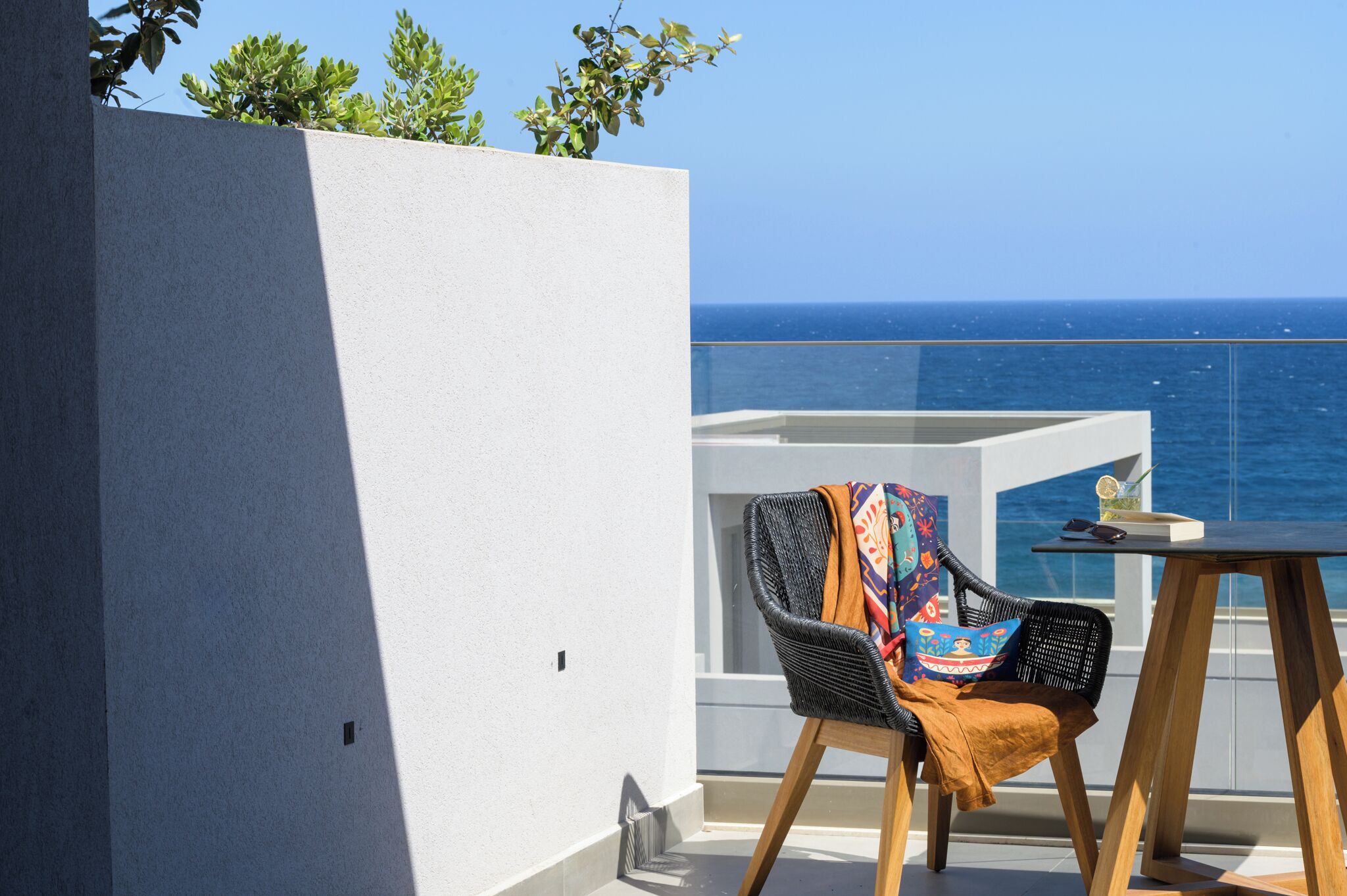 Premium-Zimmer, 1 King-Bett, Balkon, Meerblick | 1 Schlafzimmer, Zimmersafe, Verdunkelungsvorhänge