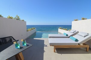Premium Studio Suite, 1 King Bed, Private Pool, Sea View | Terrace/patio