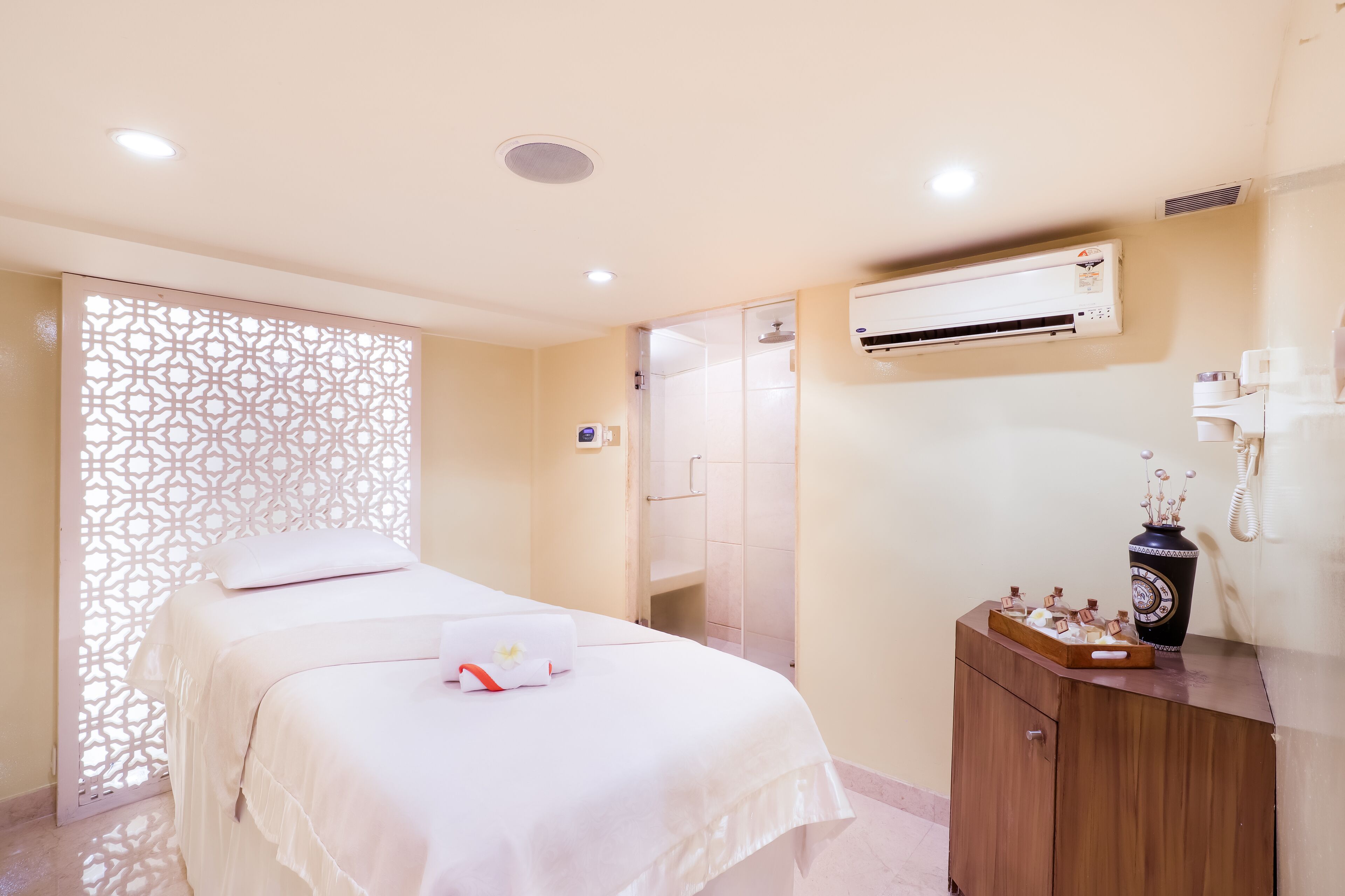 body treatments, massage/treatment rooms