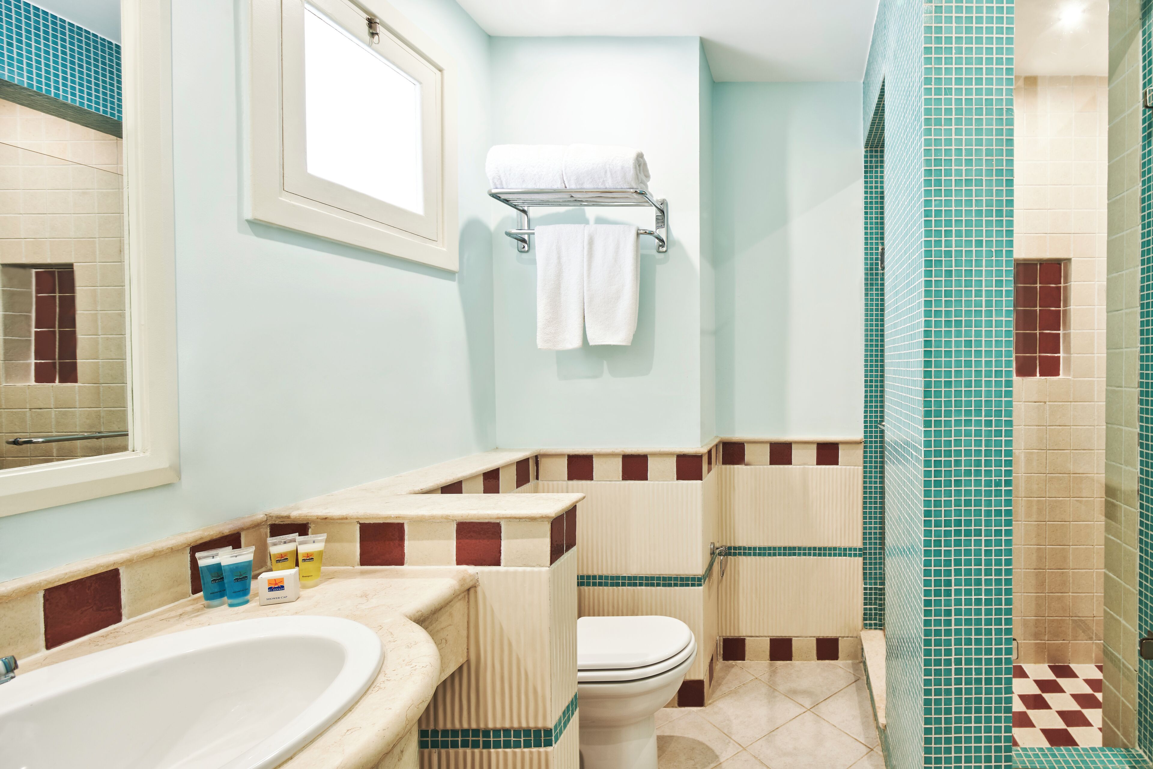 deluxe room | bathroom | shower, eco-friendly toiletries, hair dryer, towels